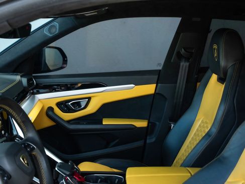 Used 2020 Lamborghini Urus image 12