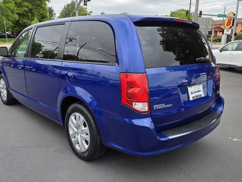 Used 2018 Dodge Grand Caravan SE w/ UConnect Hands-Free Group FWD image 11