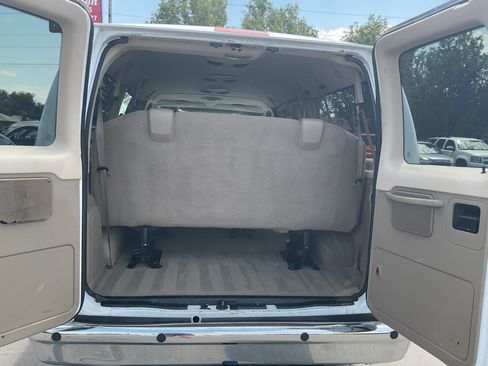 Used 2009 Ford E-350 and Econoline 350 XLT RWD image 11