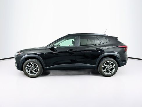 Used 2025 Chevrolet Trax LT FWD image 4