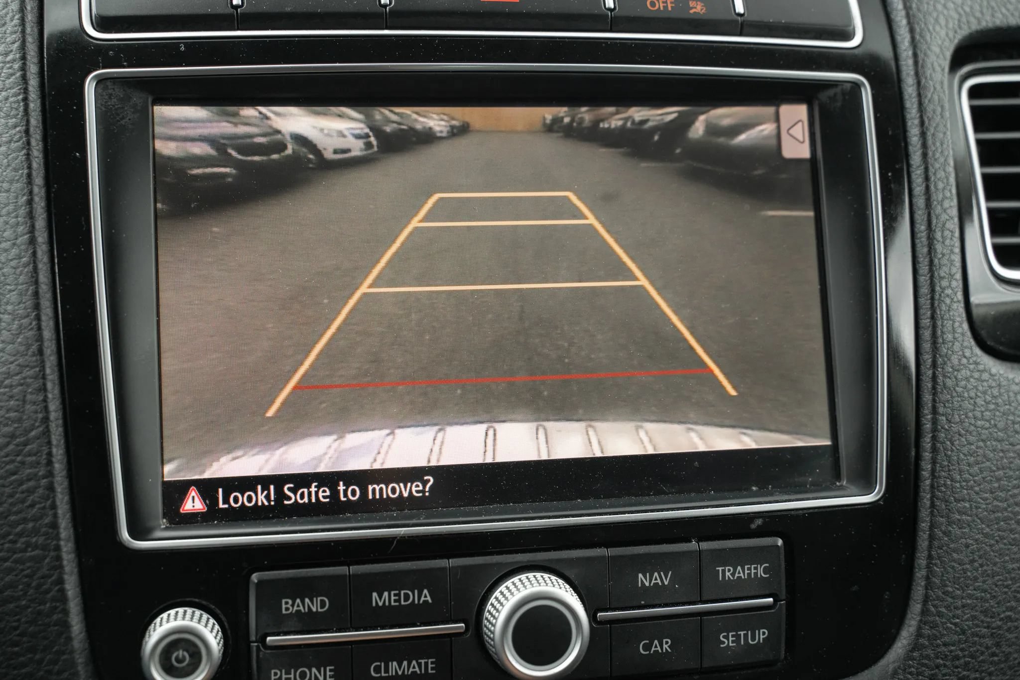 Used 2016 Volkswagen Touareg Sport AWD/4WD image 21