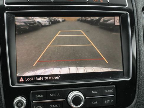 Used 2016 Volkswagen Touareg Sport AWD/4WD image 21