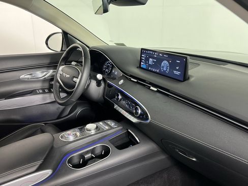 Used 2023 Genesis GV70 2.5T w/ Advanced Package image 34