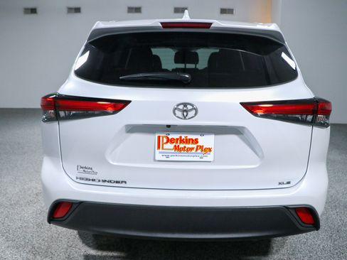 Used 2022 Toyota Highlander XLE FWD image 8