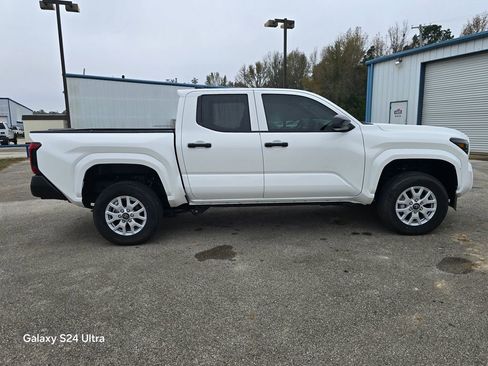 Used 2025 Toyota Tacoma SR image 6