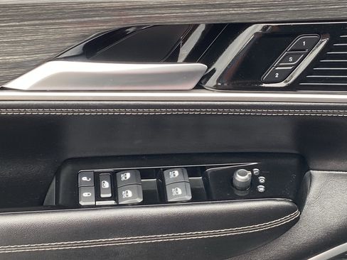 Certified 2024 Jeep Wagoneer L Series II w/ Flexible Seating Group AWD/4WD image 21