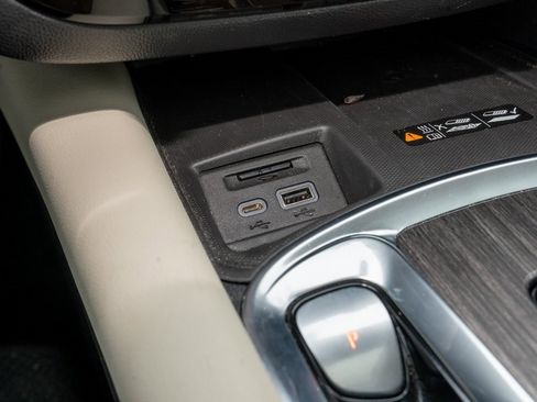 Used 2024 Buick Enclave Avenir w/ Avenir Technology Package image 20