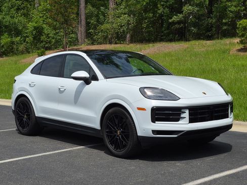 Certified 2024 Porsche Cayenne Coupe AWD/4WD image 26