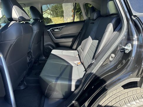 Used 2024 Toyota RAV4 XLE Premium image 9