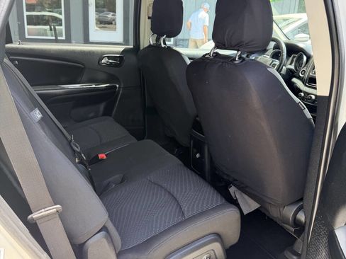 Used 2018 Dodge Journey SXT w/ Connectivity Group FWD image 4