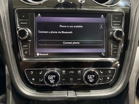 Used 2017 Bentley Bentayga AWD/4WD image 67