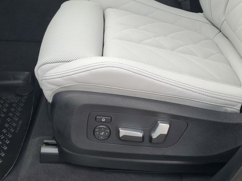 New 2026 BMW X5 xDrive50e AWD/4WD image 9