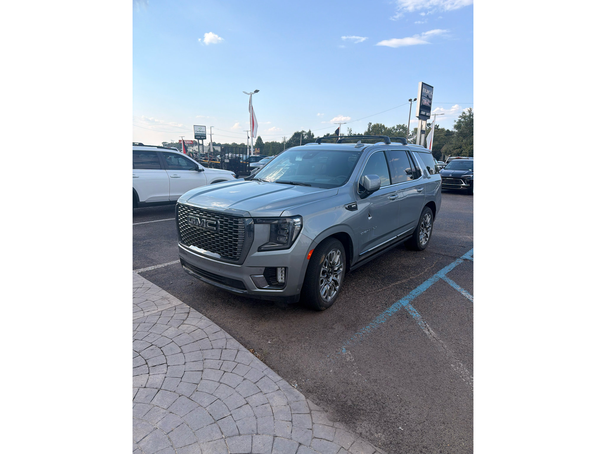 Used 2024 GMC Yukon Denali Ultimate AWD/4WD image 2