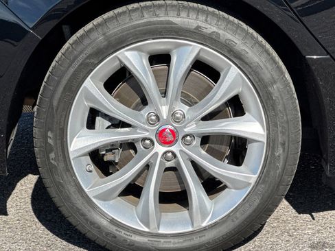 Used 2019 Jaguar XF Premium image 13