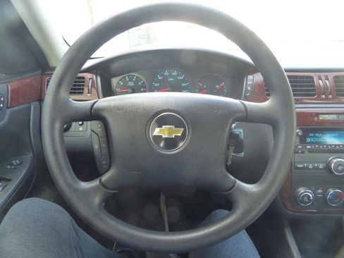 Used 2011 Chevrolet Impala LS FWD image 19