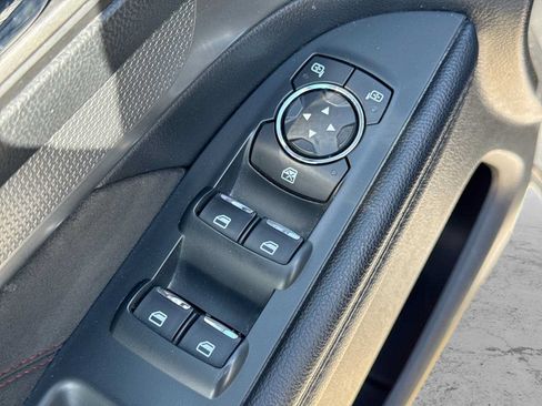 Used 2018 Ford Explorer XLT w/ Equipment Group 202A AWD/4WD image 16