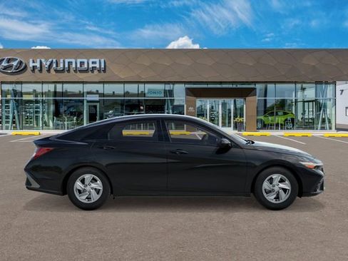 New 2026 Hyundai Elantra SE FWD image 7