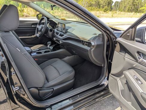 Used 2024 Nissan Altima 2.5 SV image 32