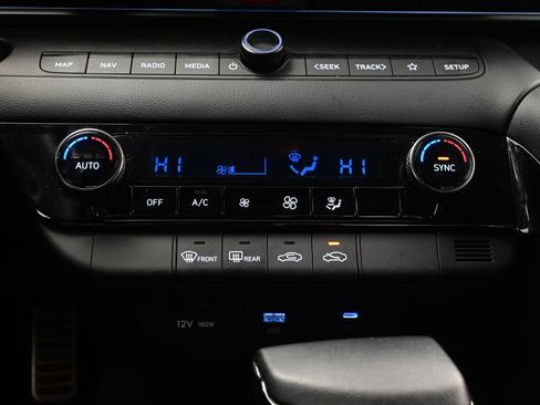 Certified 2025 Hyundai Elantra SEL image 19