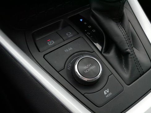 Certified 2025 Toyota RAV4 XLE AWD/4WD image 28