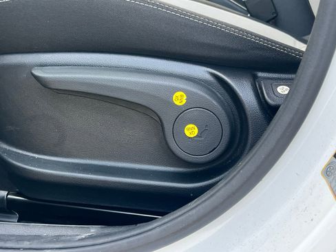 Certified 2023 Hyundai Venue SEL image 24