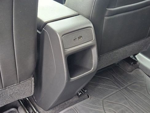 Used 2025 Chevrolet Trax RS w/ Sunroof Package image 29