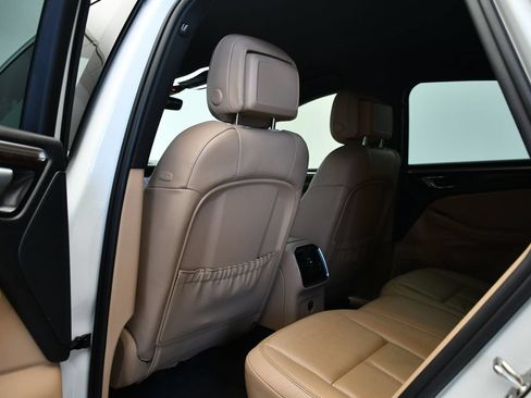 Certified 2023 Porsche Macan S AWD/4WD image 38