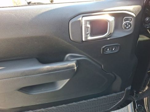 Used 2025 Jeep Wrangler Unlimited Rubicon image 12