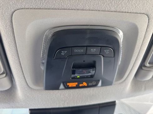 Used 2025 Toyota Corolla Cross XLE image 21