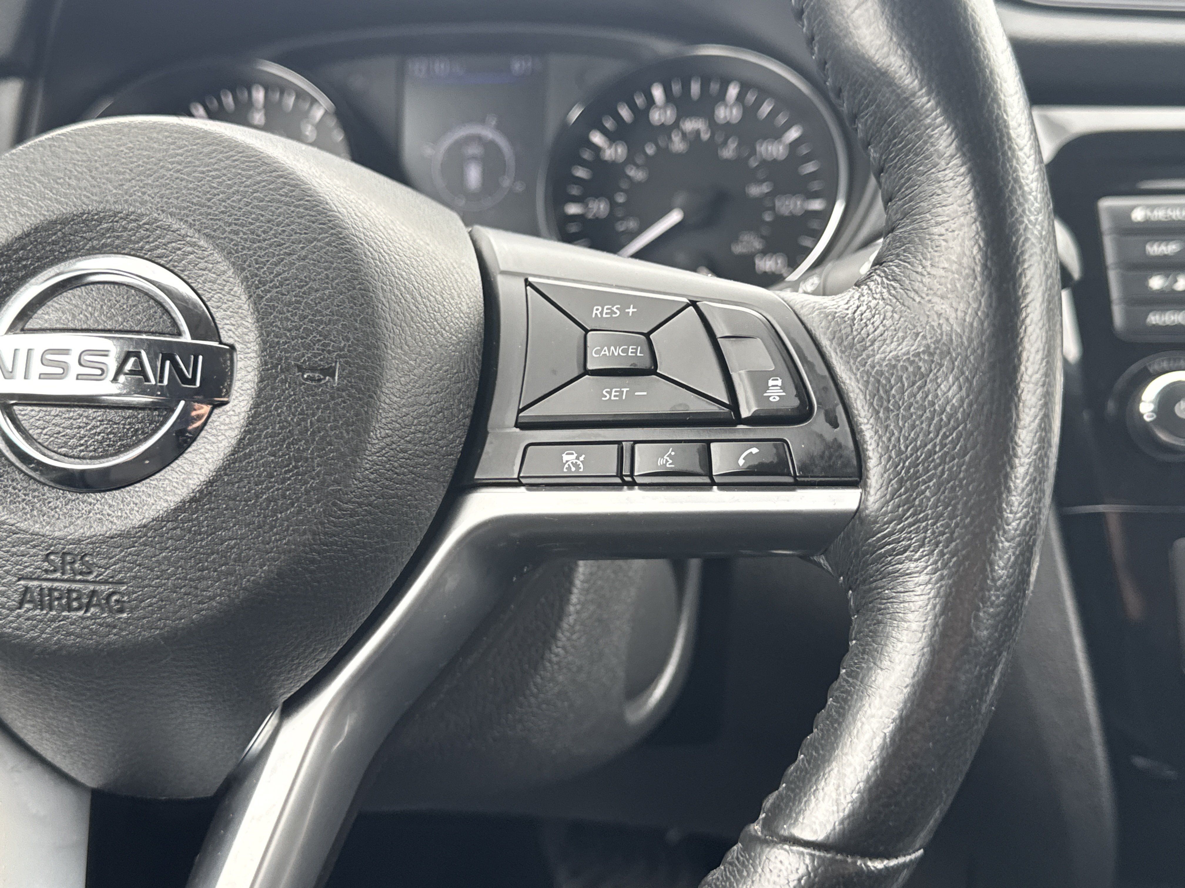 Used 2018 Nissan Rogue SV w/ Premium Package AWD/4WD image 6