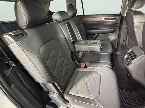 Used 2024 Volkswagen Atlas SE FWD image 31