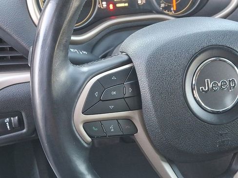 Used 2018 Jeep Cherokee Latitude w/ Altitude Package image 20