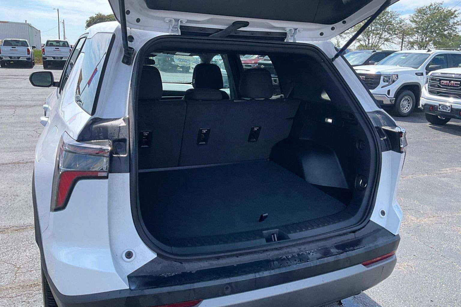 Used 2026 Chevrolet Equinox LT FWD image 4