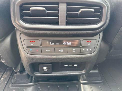 Used 2025 Honda Pilot Elite image 10