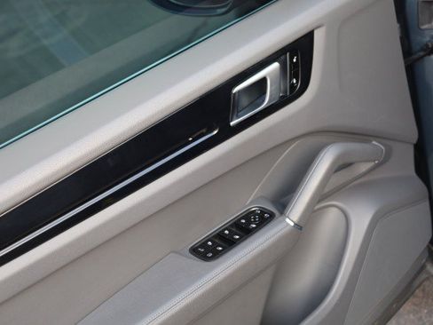 Used 2019 Porsche Cayenne AWD/4WD image 22