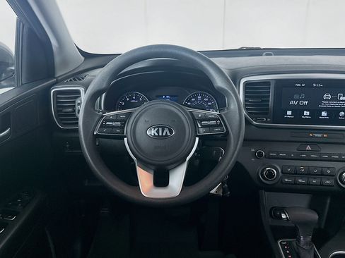 Used 2022 Kia Sportage LX image 17