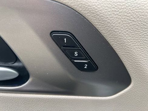 Used 2024 Chrysler Pacifica Touring-L FWD image 18