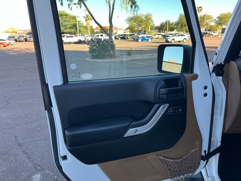 Used 2017 Jeep Wrangler Unlimited Sahara w/ Connectivity Group image 21