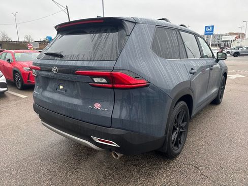 Used 2024 Toyota Grand Highlander AWD Hybrid image 11