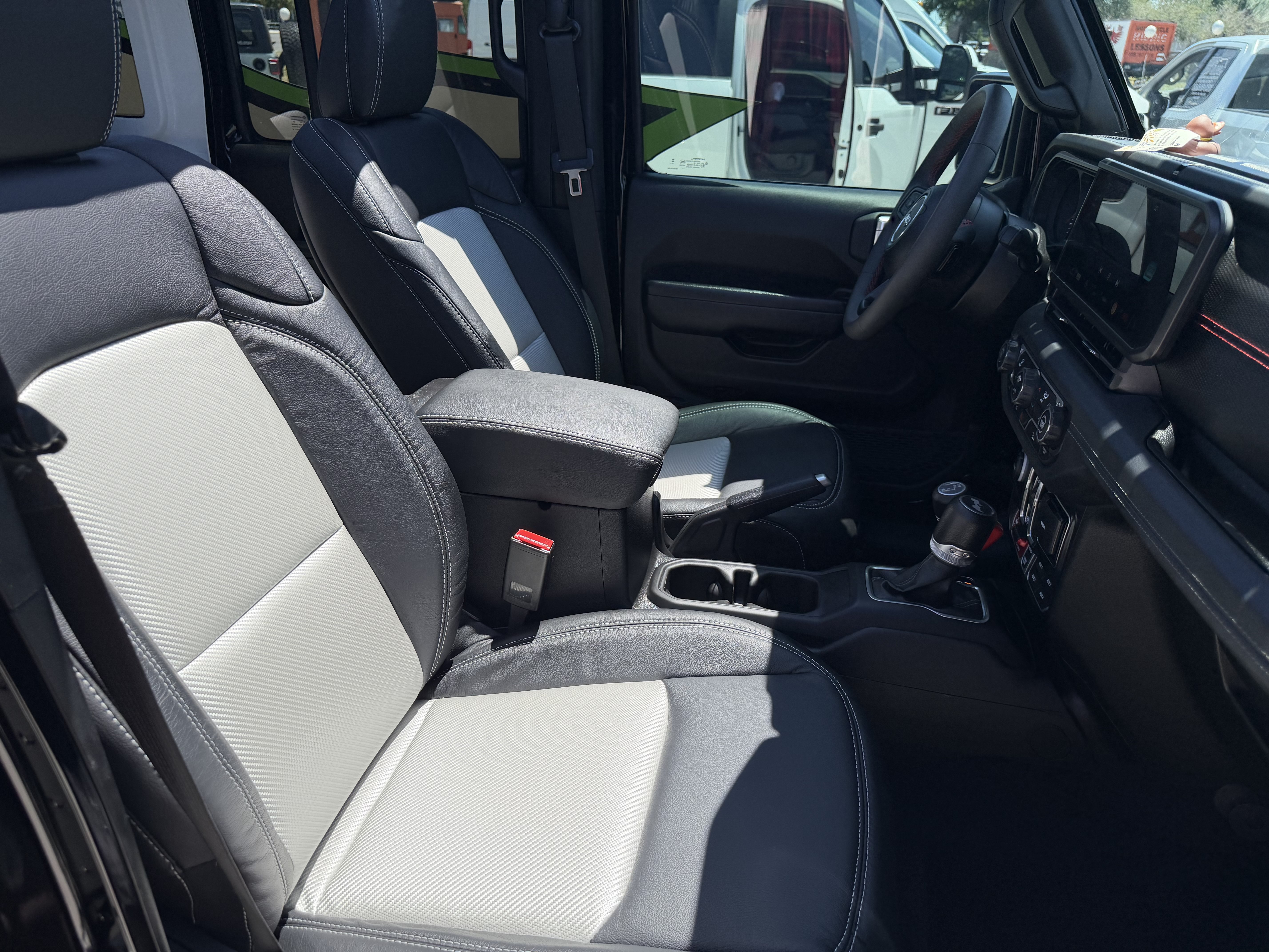 Used 2024 Jeep Wrangler Unlimited Rubicon AWD/4WD image 42
