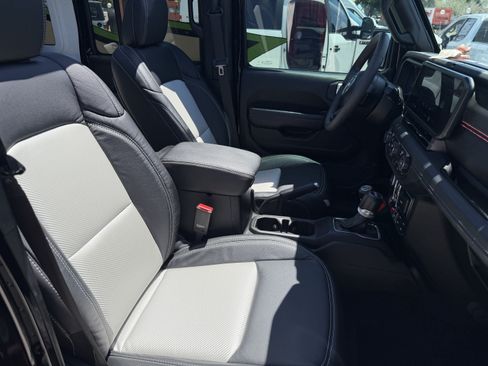 Used 2024 Jeep Wrangler Unlimited Rubicon AWD/4WD image 42