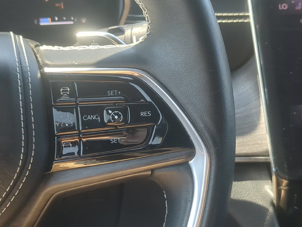 Certified 2022 Jeep Grand Cherokee L Overland w/ Luxury Tech Group IV AWD/4WD image 19