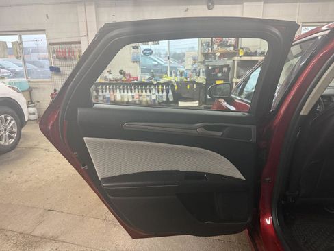 Used 2020 Ford Fusion SE w/ Equipment Group 151A image 20