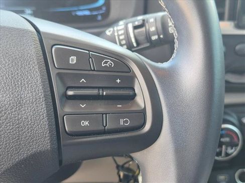 Used 2023 Hyundai Venue SEL FWD image 12