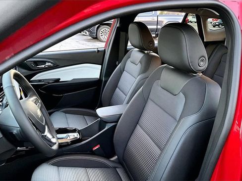 New 2026 Chevrolet Trax LT w/ Sunroof Package image 9