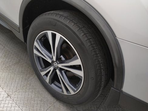 Used 2019 Nissan Rogue SV w/ Premium Package FWD image 31