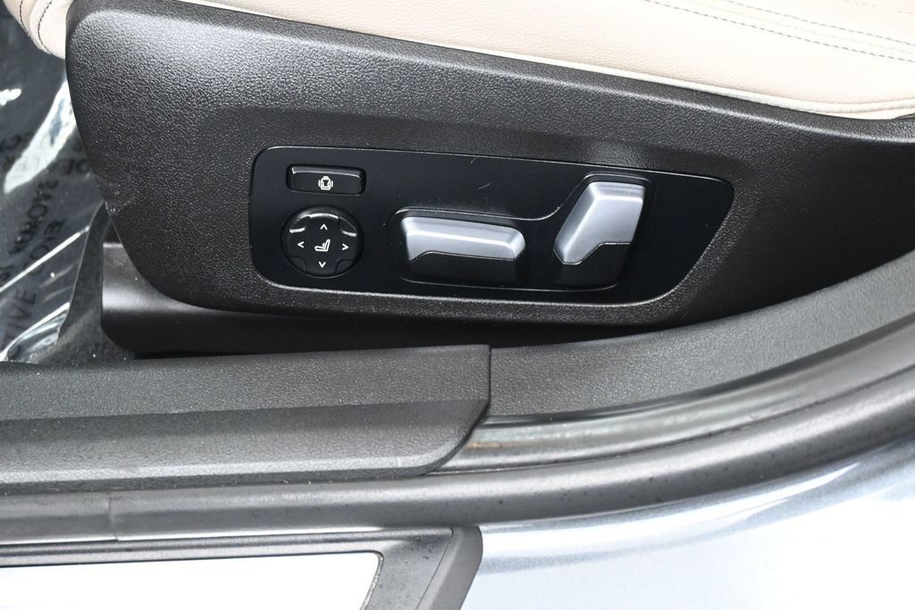Used 2020 BMW 330i Sedan w/ Convenience Package RWD image 12