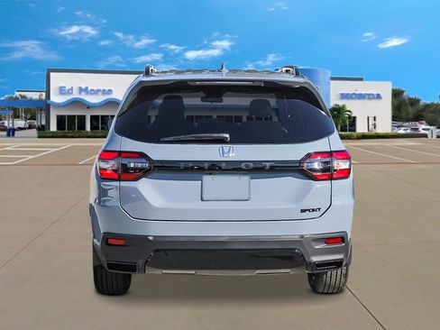 New 2026 Honda Pilot Sport image 3