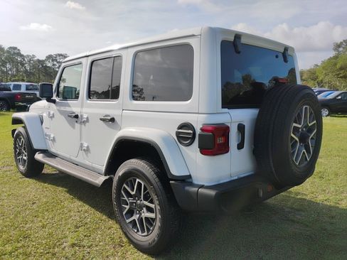 Certified 2024 Jeep Wrangler Sahara image 7