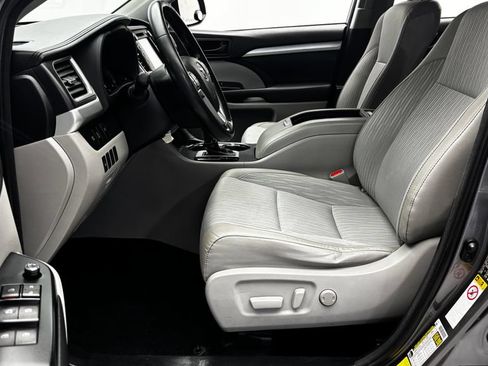 Used 2018 Toyota Highlander Plus w/ Protection Package #3 AWD/4WD image 12